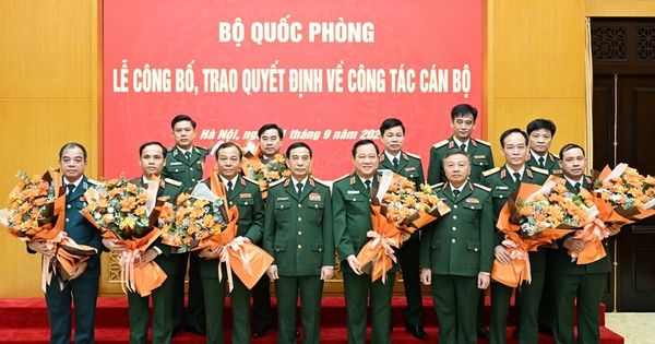 Đại tướng Phan Văn Giang trao quyết định thăng quân hàm cấp tướng một số cán bộ lãnh đạo chủ chốt